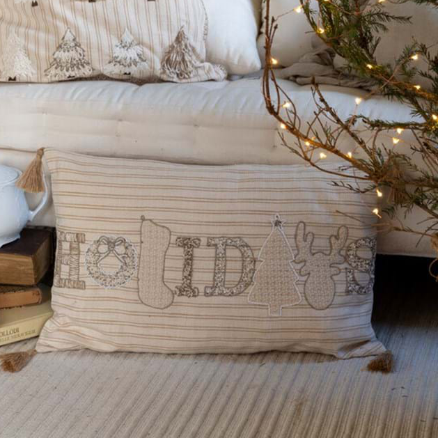Cuscino beige con decoro natalizio