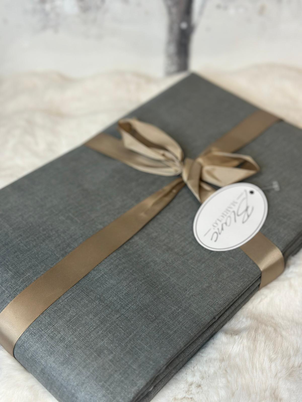 Tovaglia grigia cerata 8 posti