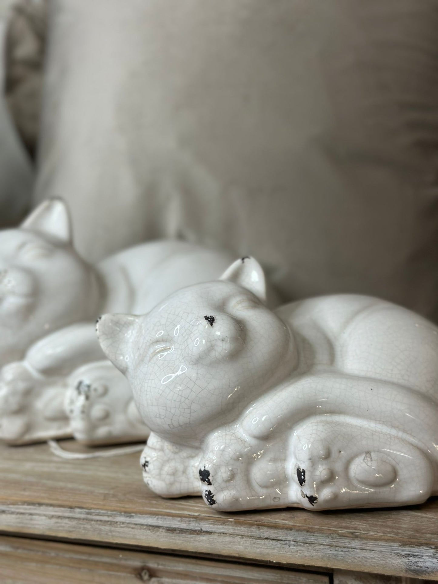 Gatto bianco in ceramica