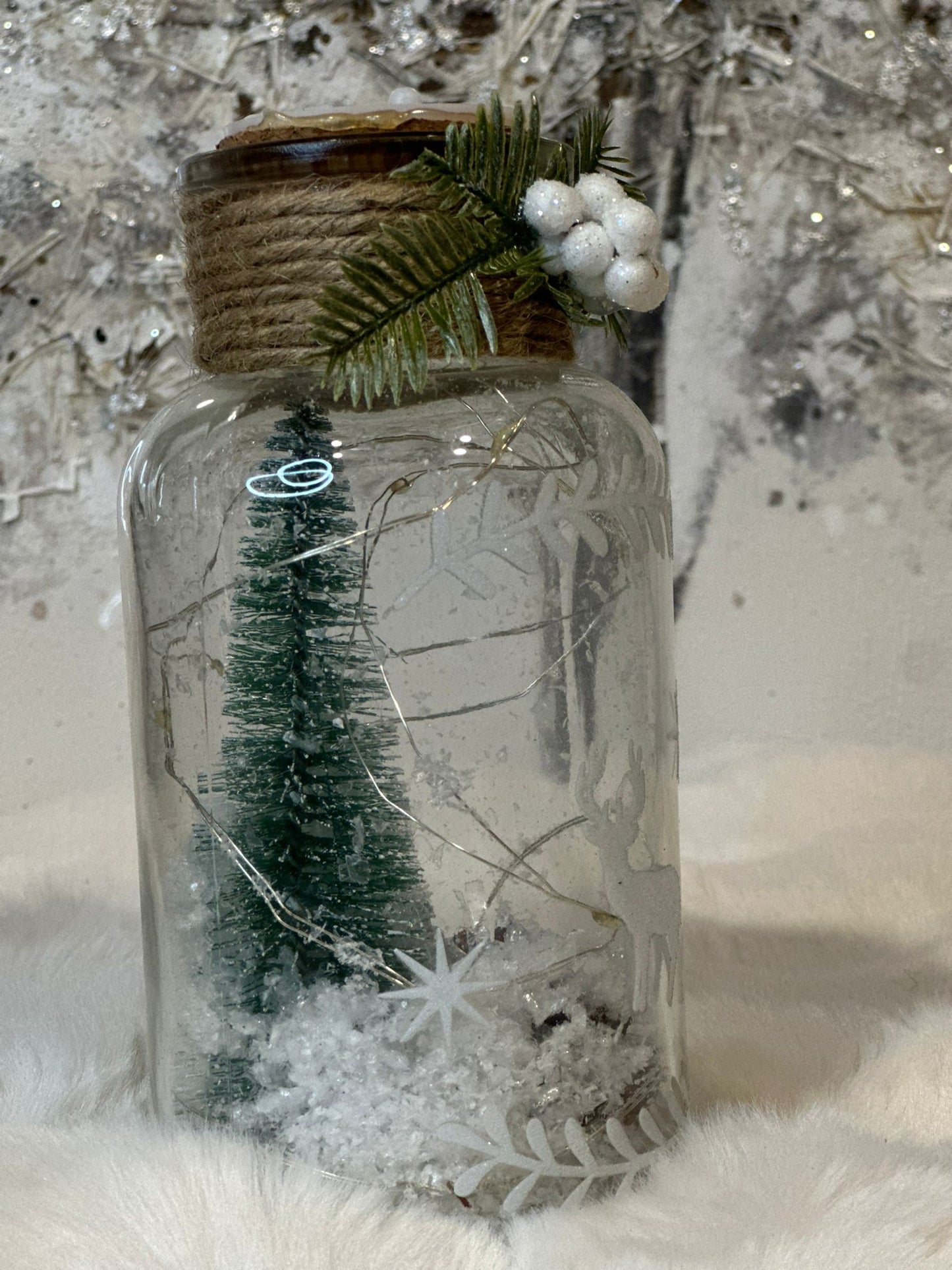 Bottiglia trasparente natalizia decorata con led - piccola