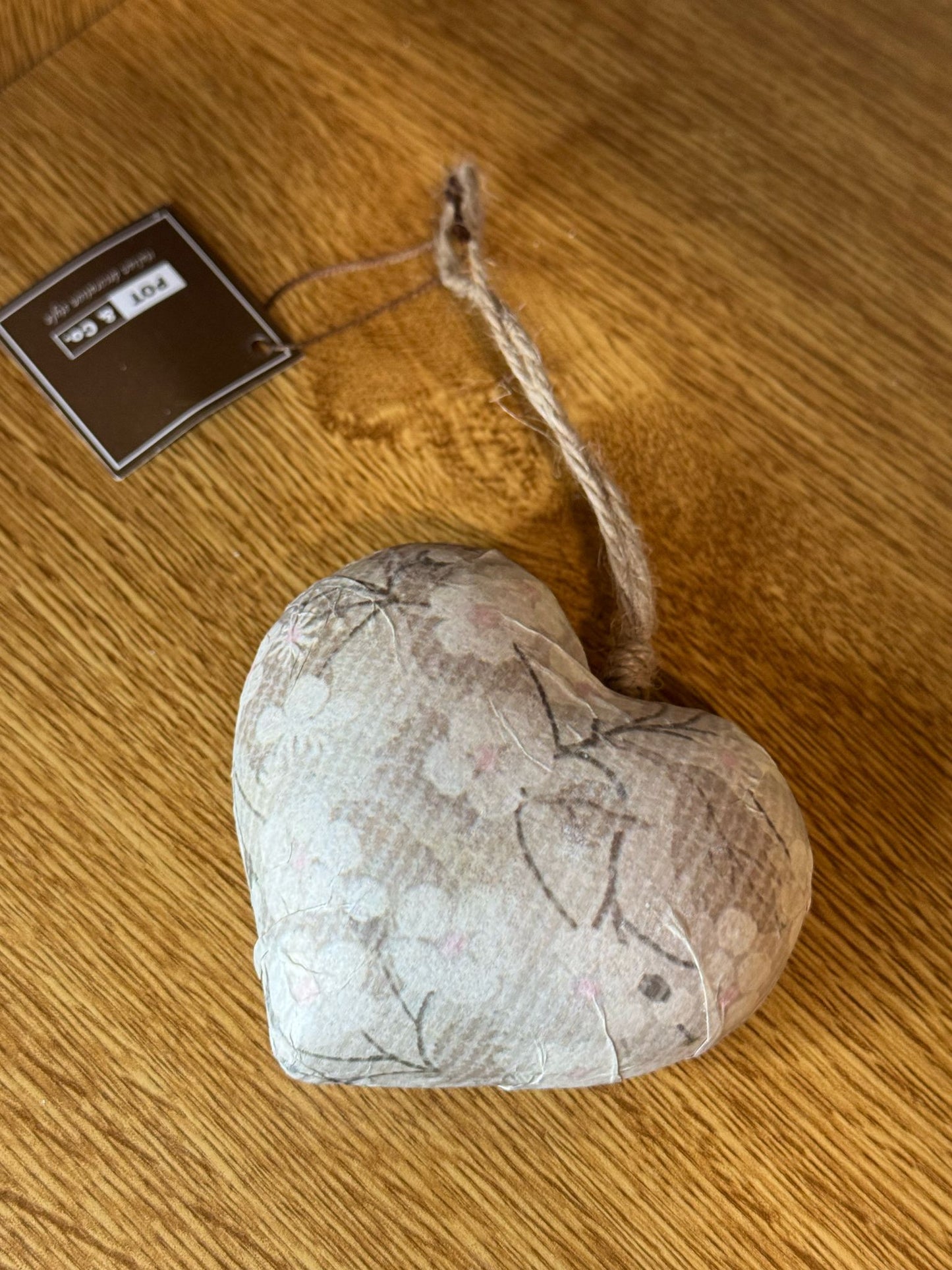 Cuore in legno con fori