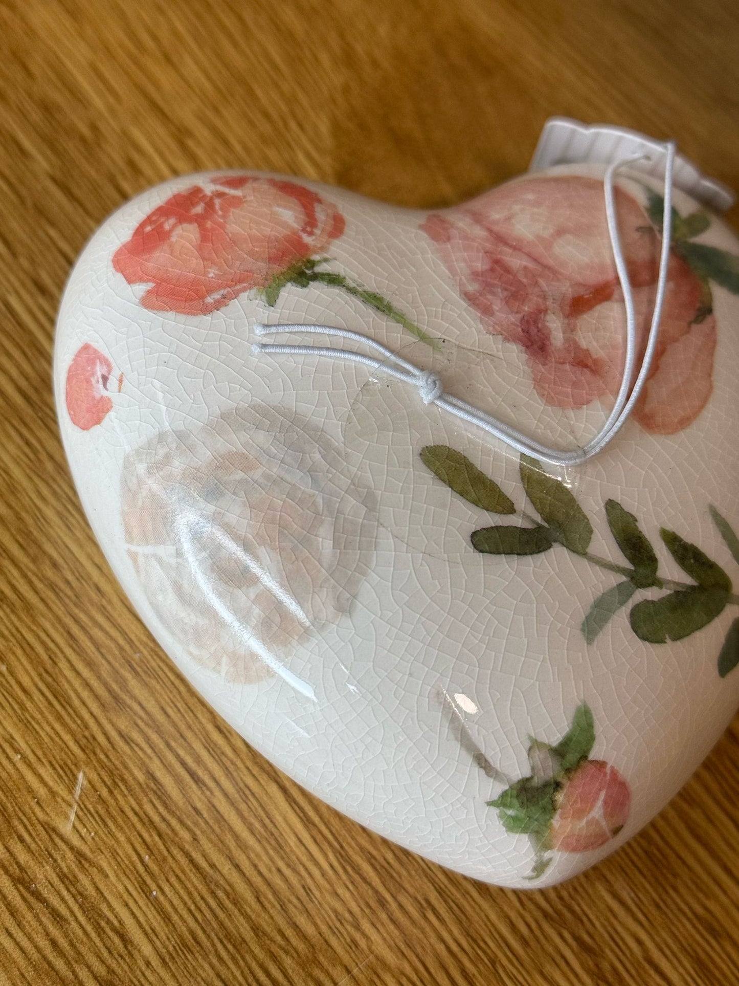 Cuore d'arredo bianco con fiori in ceramica| L'Arte di Nacchi