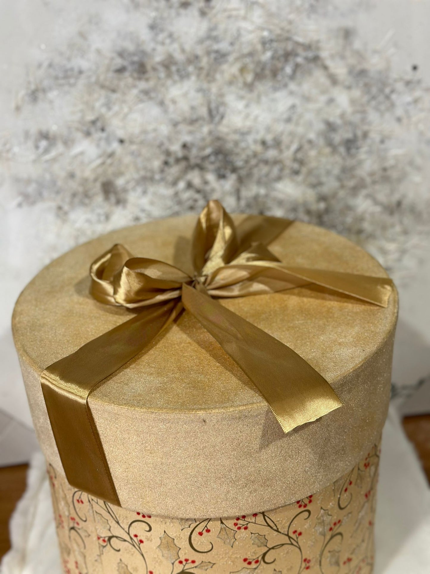 Scatola natalizia con fiocco oro