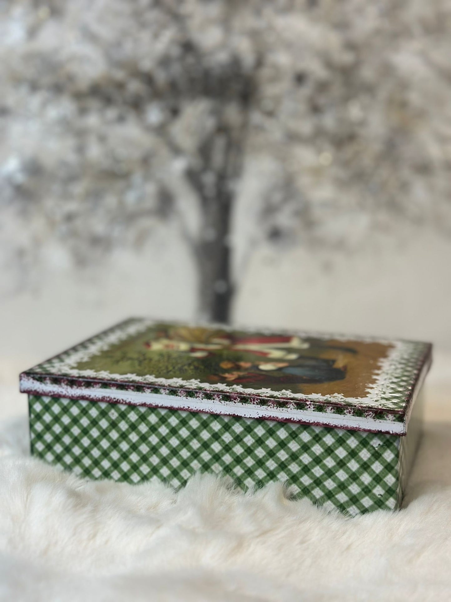 Scatola in latta natalizia