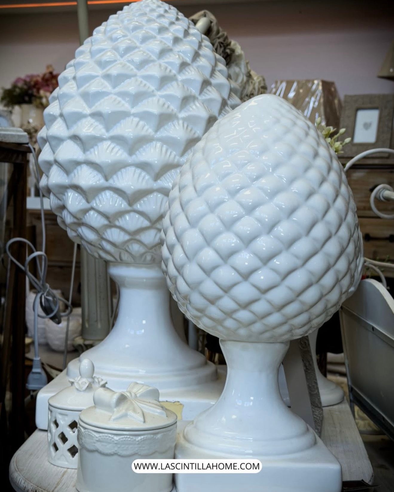 Pigna bianca in ceramica