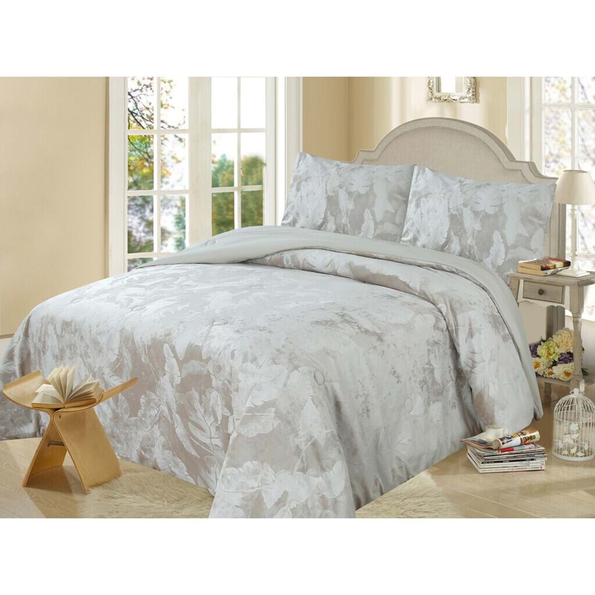 Trapunta beige in velluto 370gsm con fantasia foglie 260x260cm | Blanc Mariclò