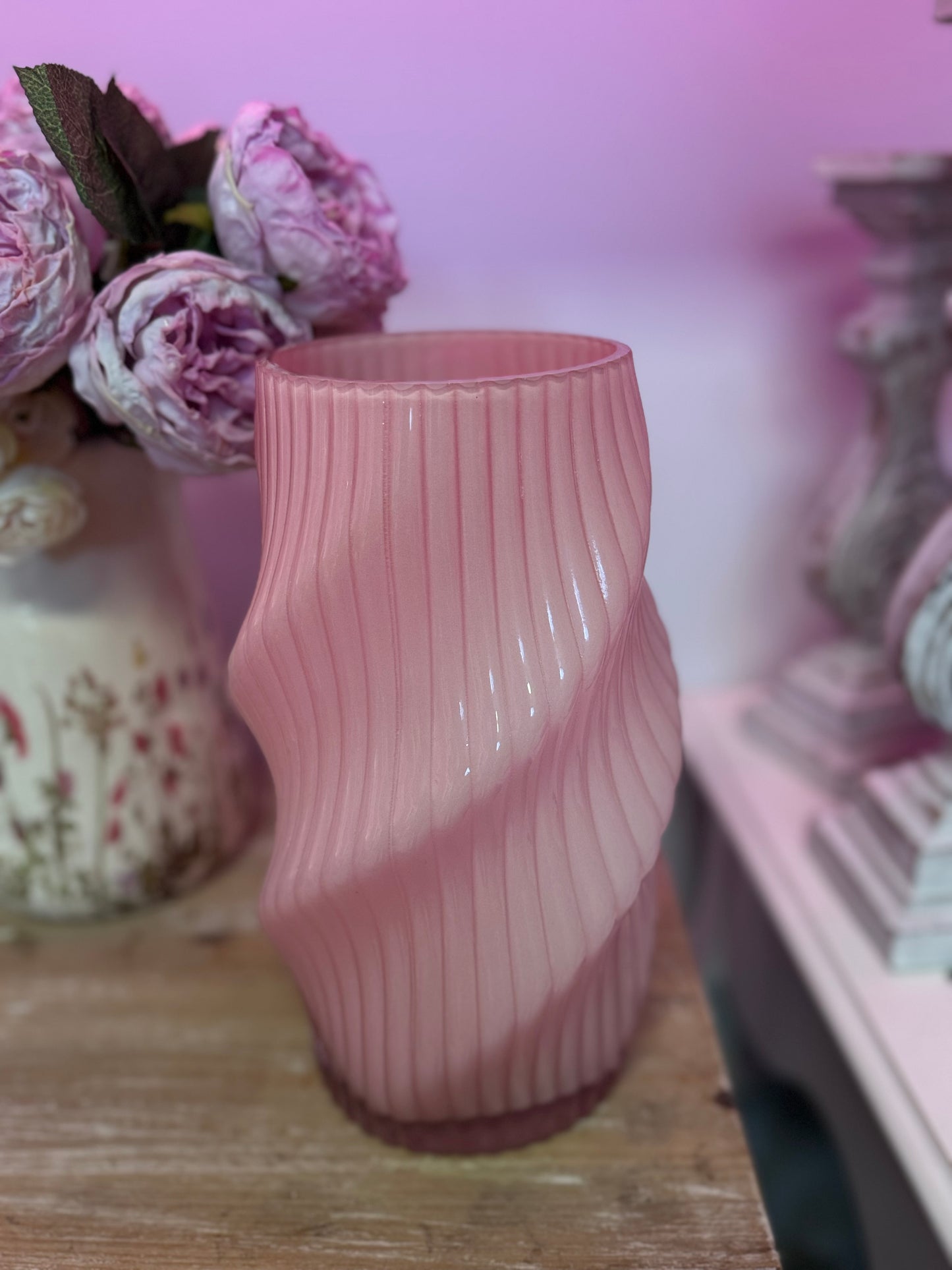 Vaso in vetro rosa rigato
