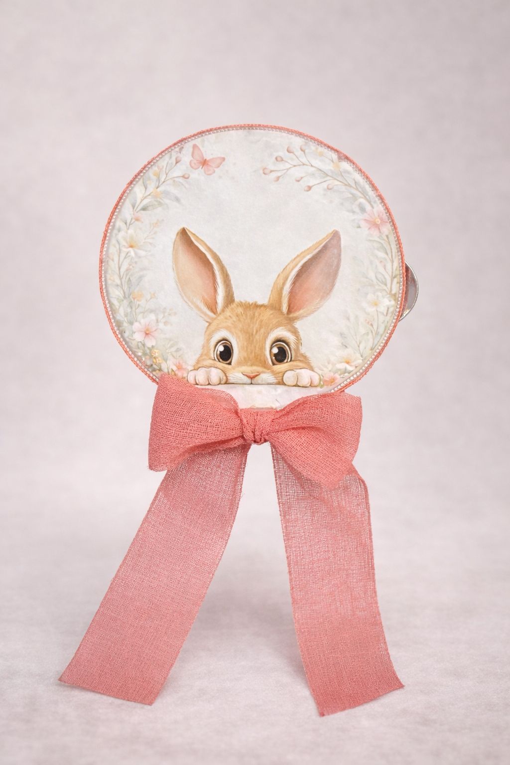 Tamburello con decoro di Pasqua coniglio