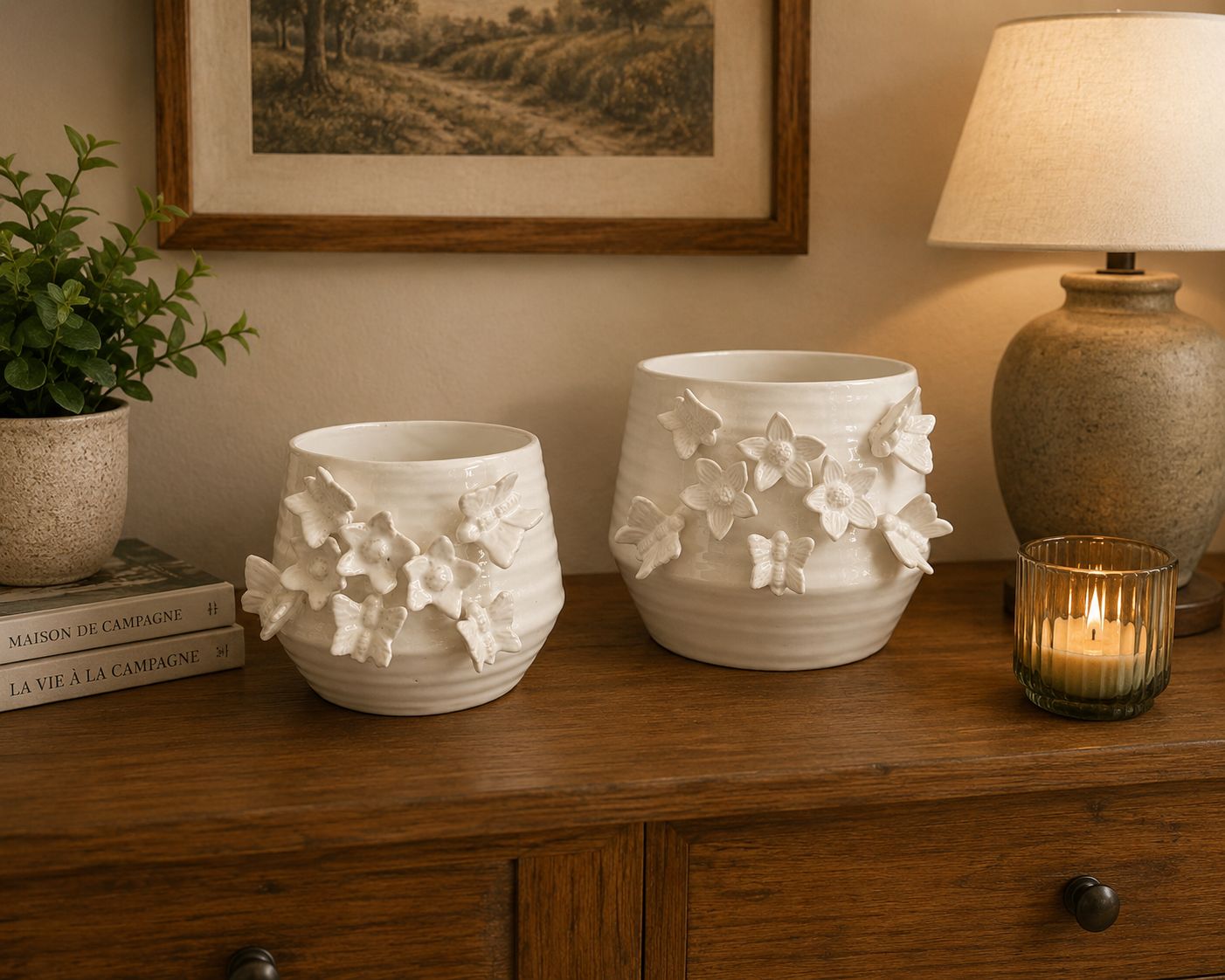 Vaso con farfalle e fiori