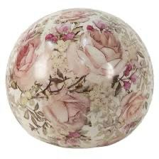 Decoro d'arredo bianco con fiori in ceramica