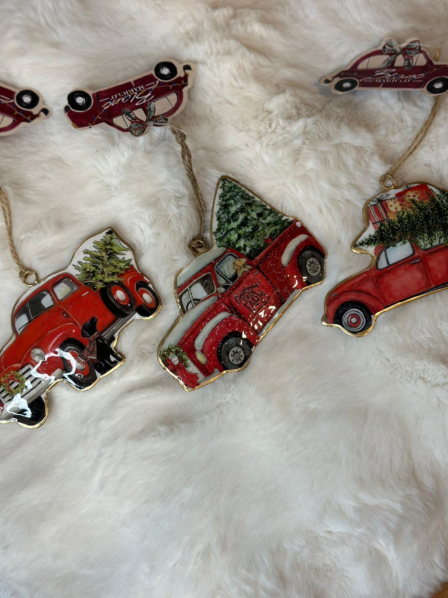 Macchina con decorazioni Natalizie in latta