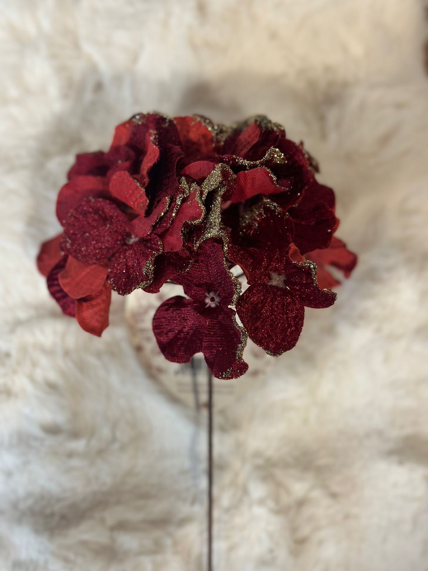 Fiore artificiale rosso