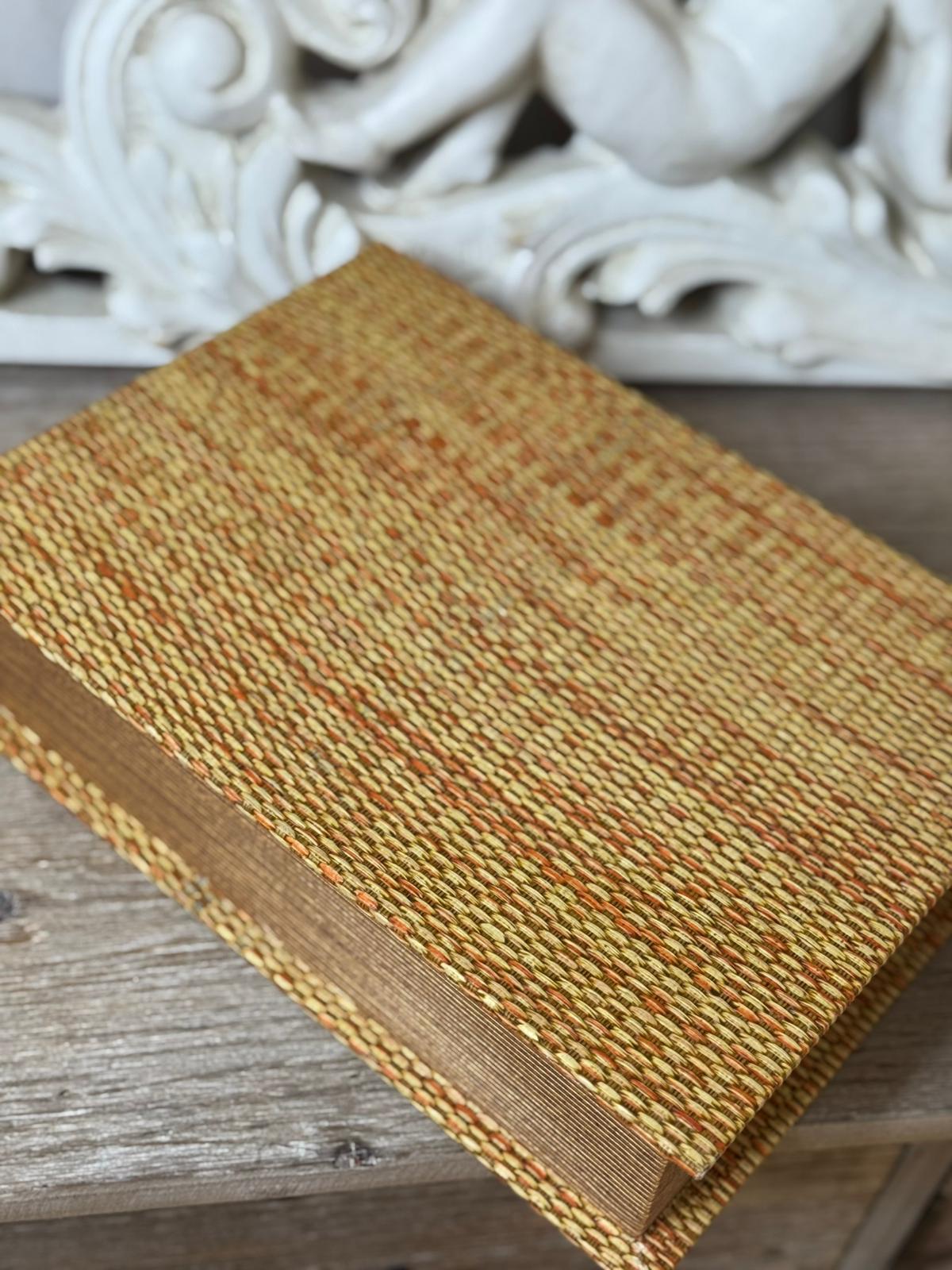 Scatola libro contenitore in vimini