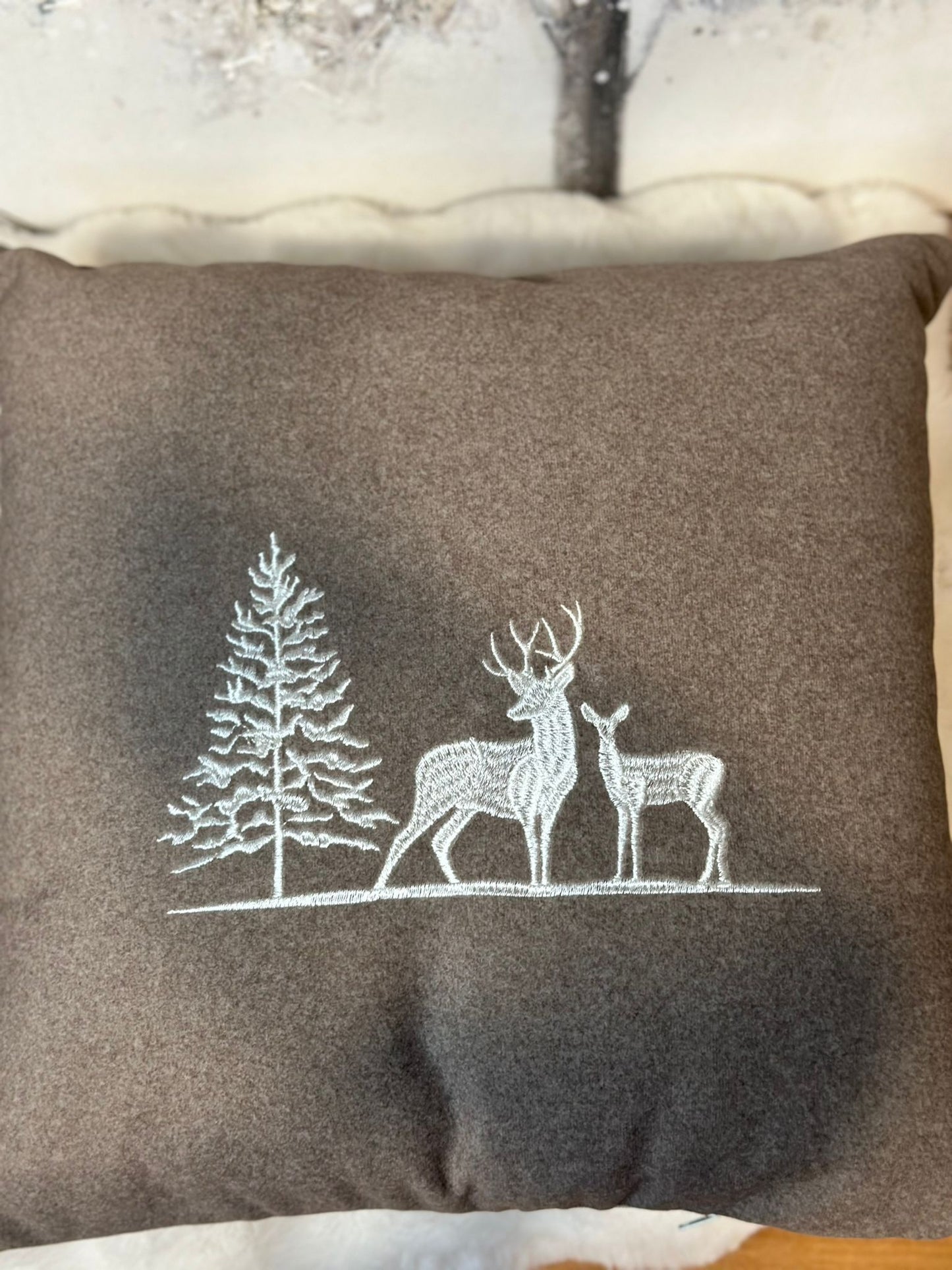 Cuscino tortora con disegni natalizi