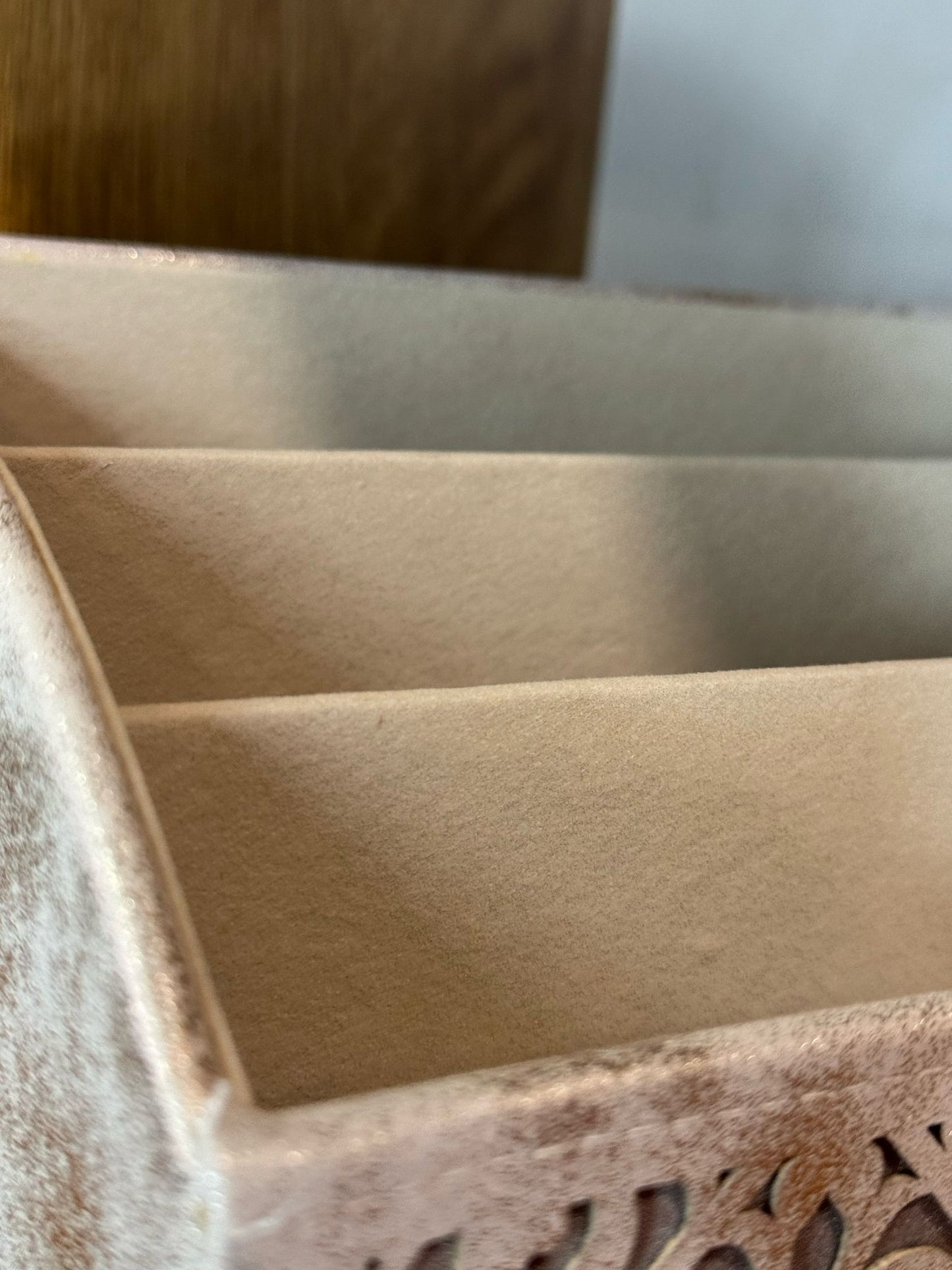 Porta lettere bianco e beige