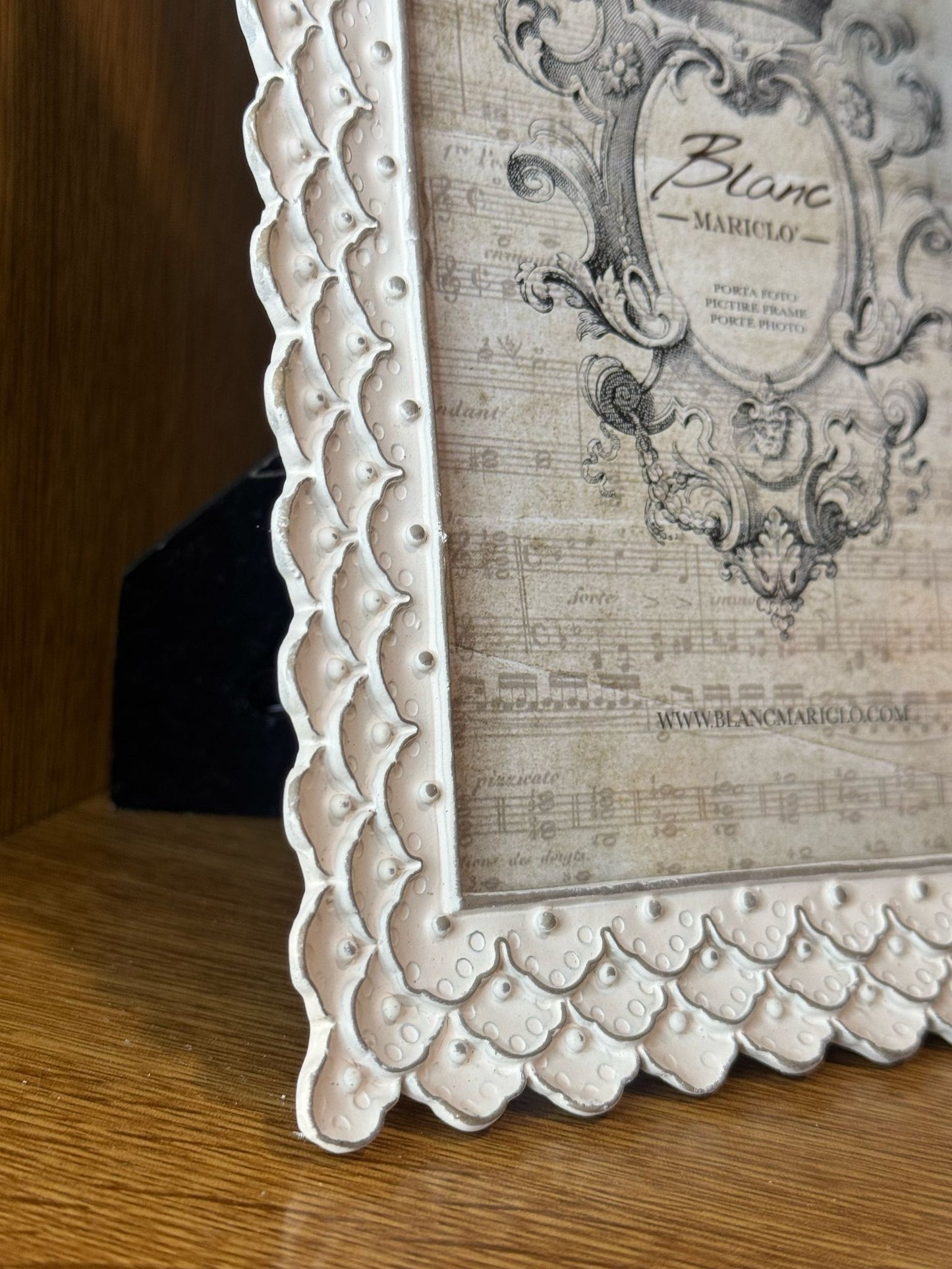 Cornice decorata