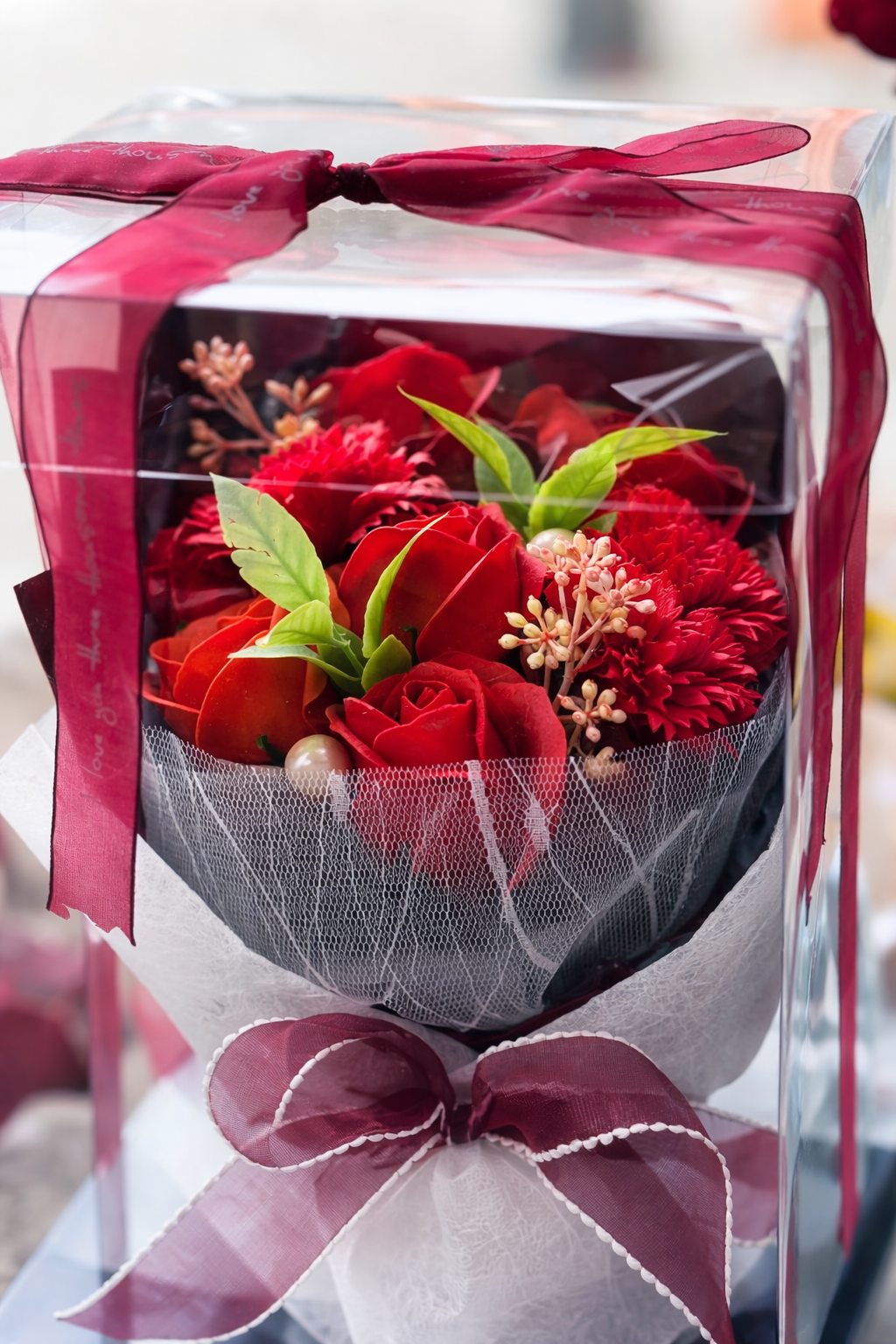 Box con mazzo di fiori artificiali