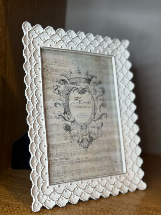 Cornice decorata