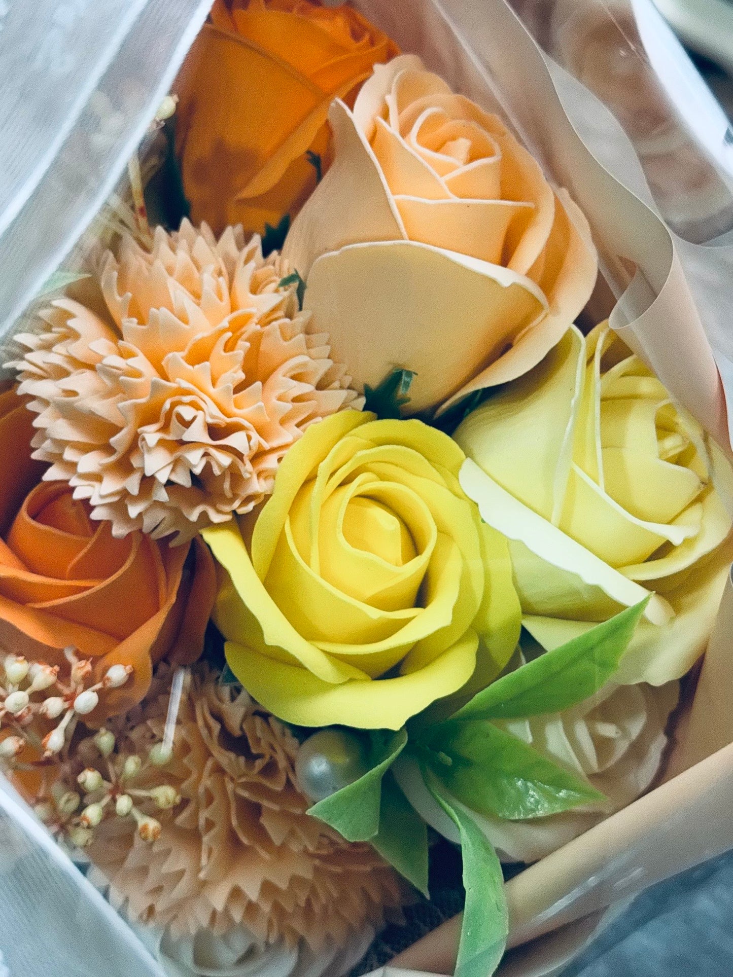 Mazzo di rose arancioni e gialle