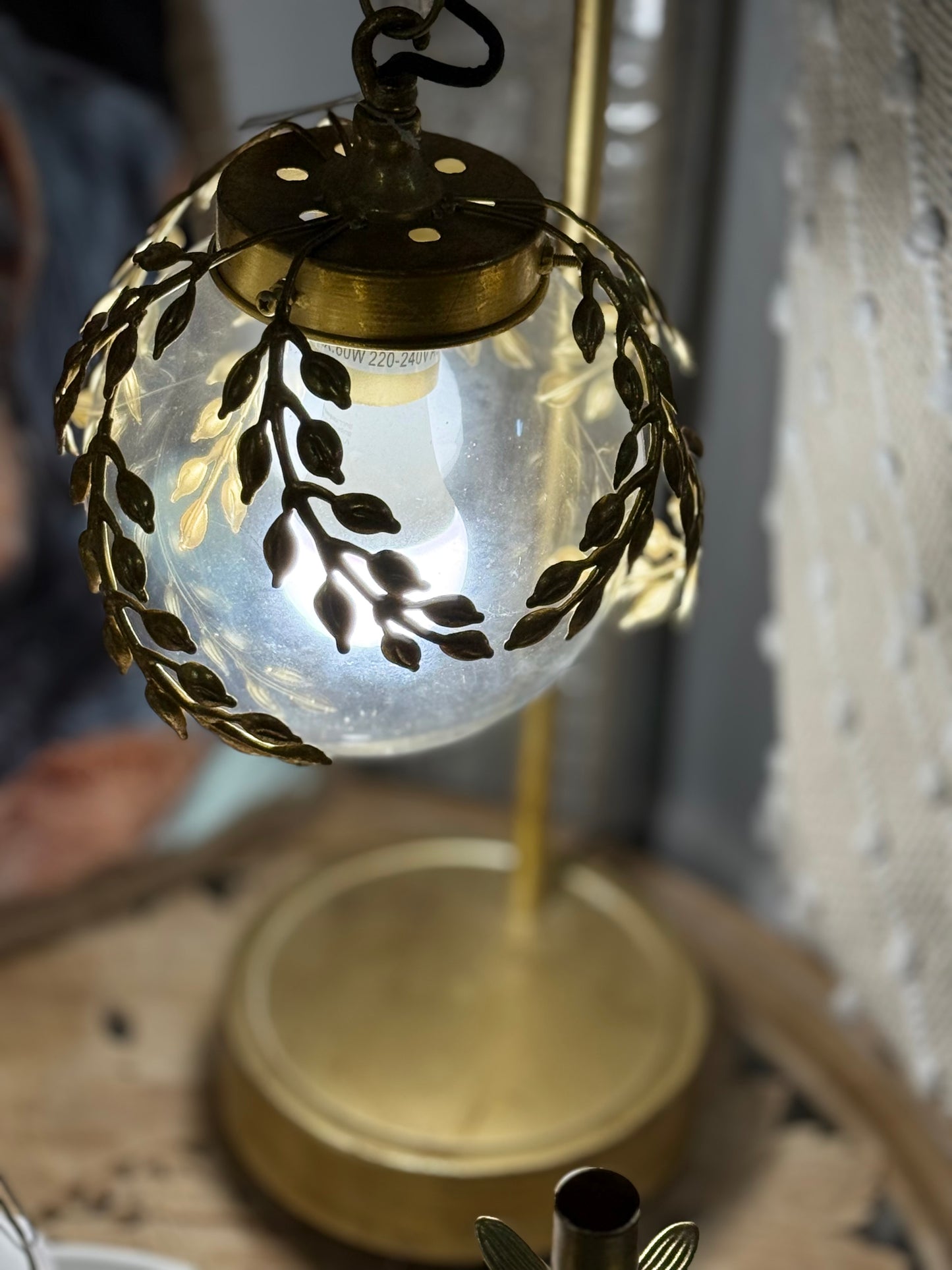 Lampada sfera con foglie dorate| Belda