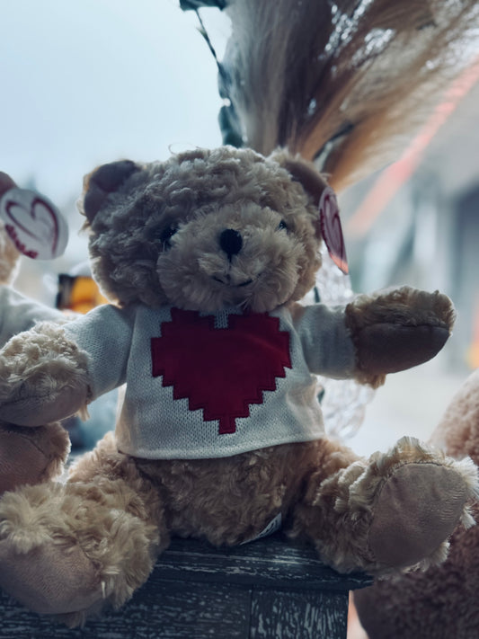Peluche beige con maglioncino bianco e cuore 25cm