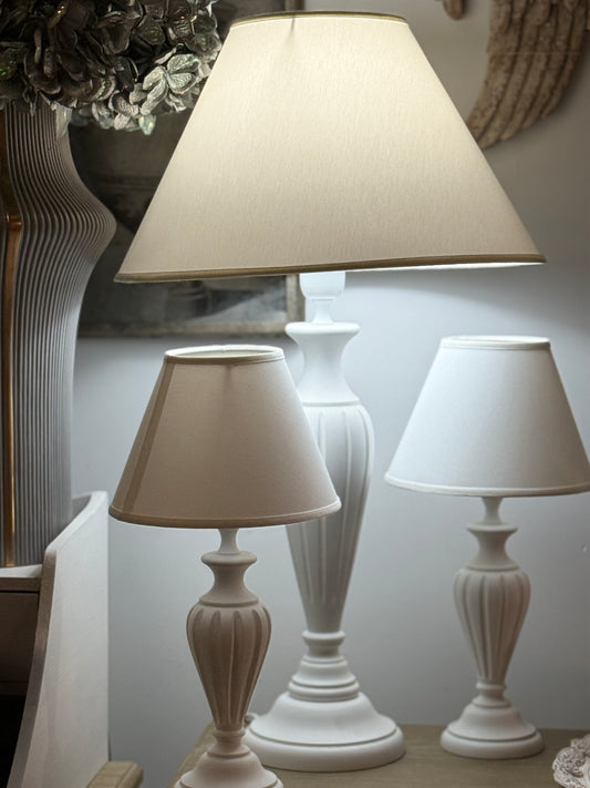 Lampada  bianca in legno