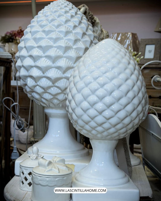 Pigna bianca in ceramica