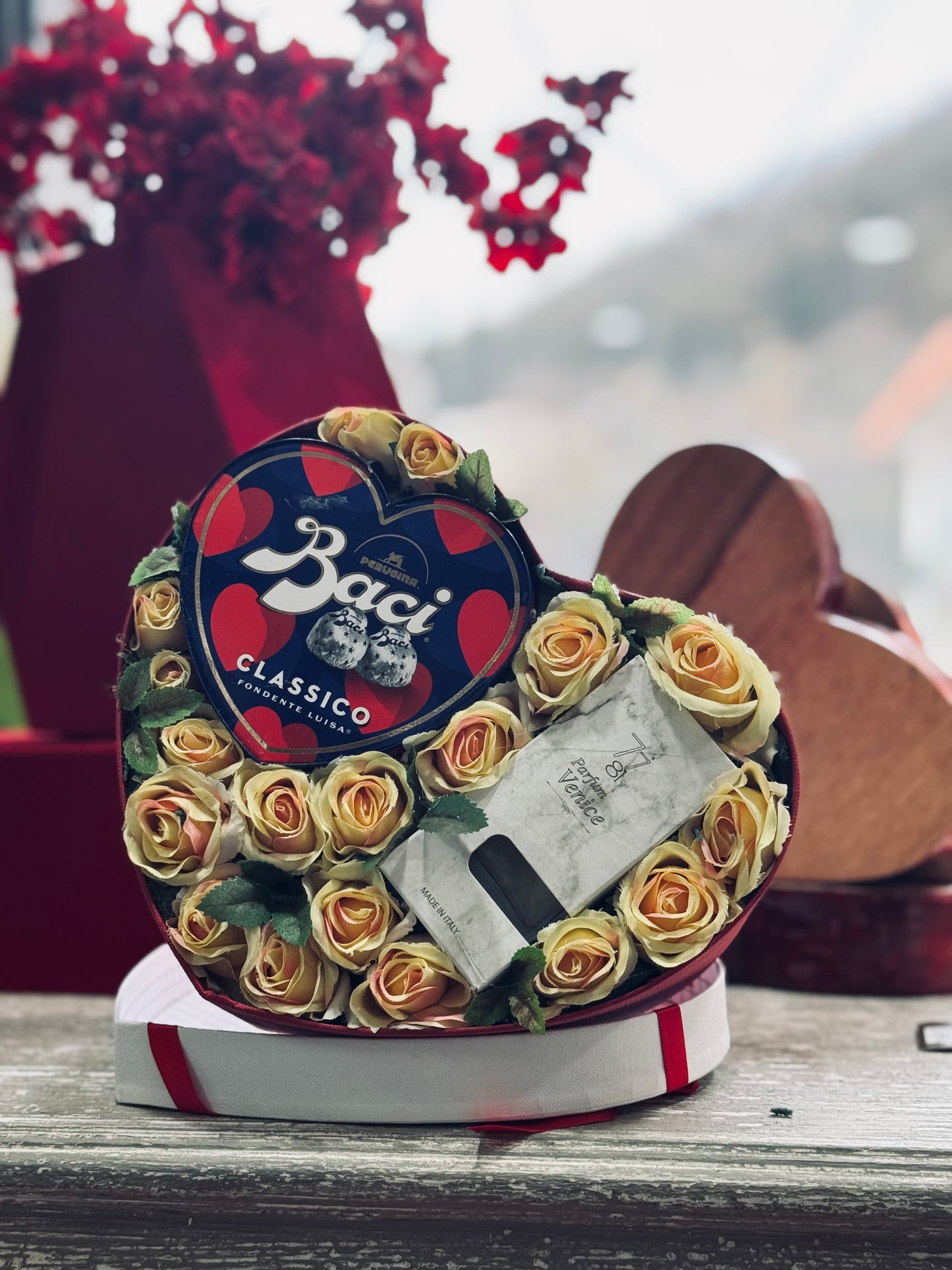 Scatola con cioccolata  Baci e profumo