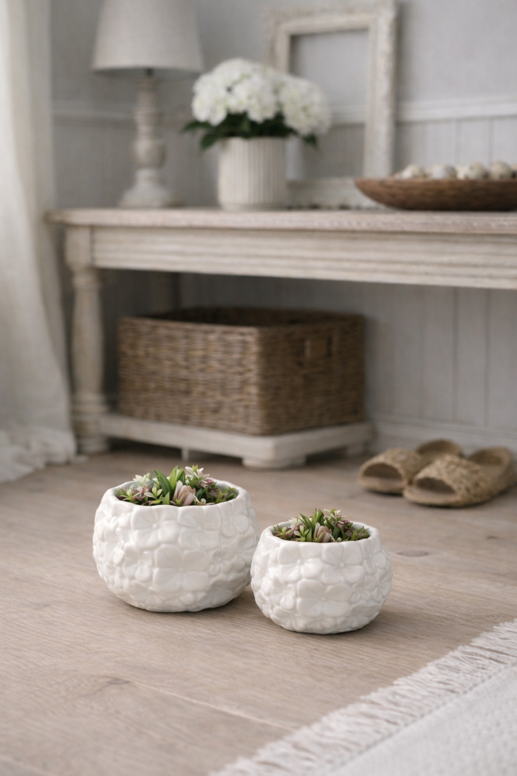 Vaso bianco con fiori in ceramica|L'Arte di Nacchi