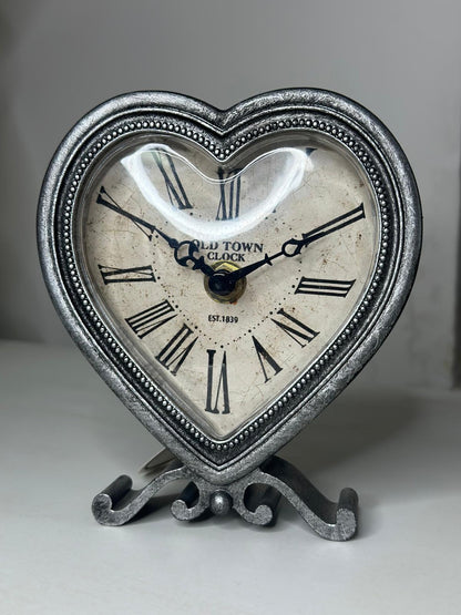 Orologio a cuore shabby chic