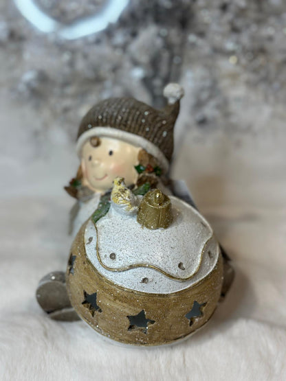 bambina con sfera di Natale
