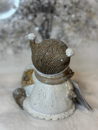 bambina con sfera di Natale