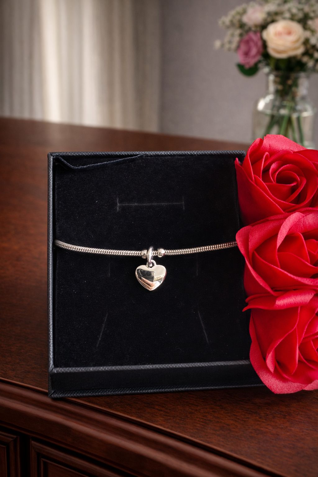 Box con rose e bracciale con cuore sagapò