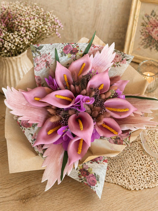 Bouquet di fiori artificiali rosa
