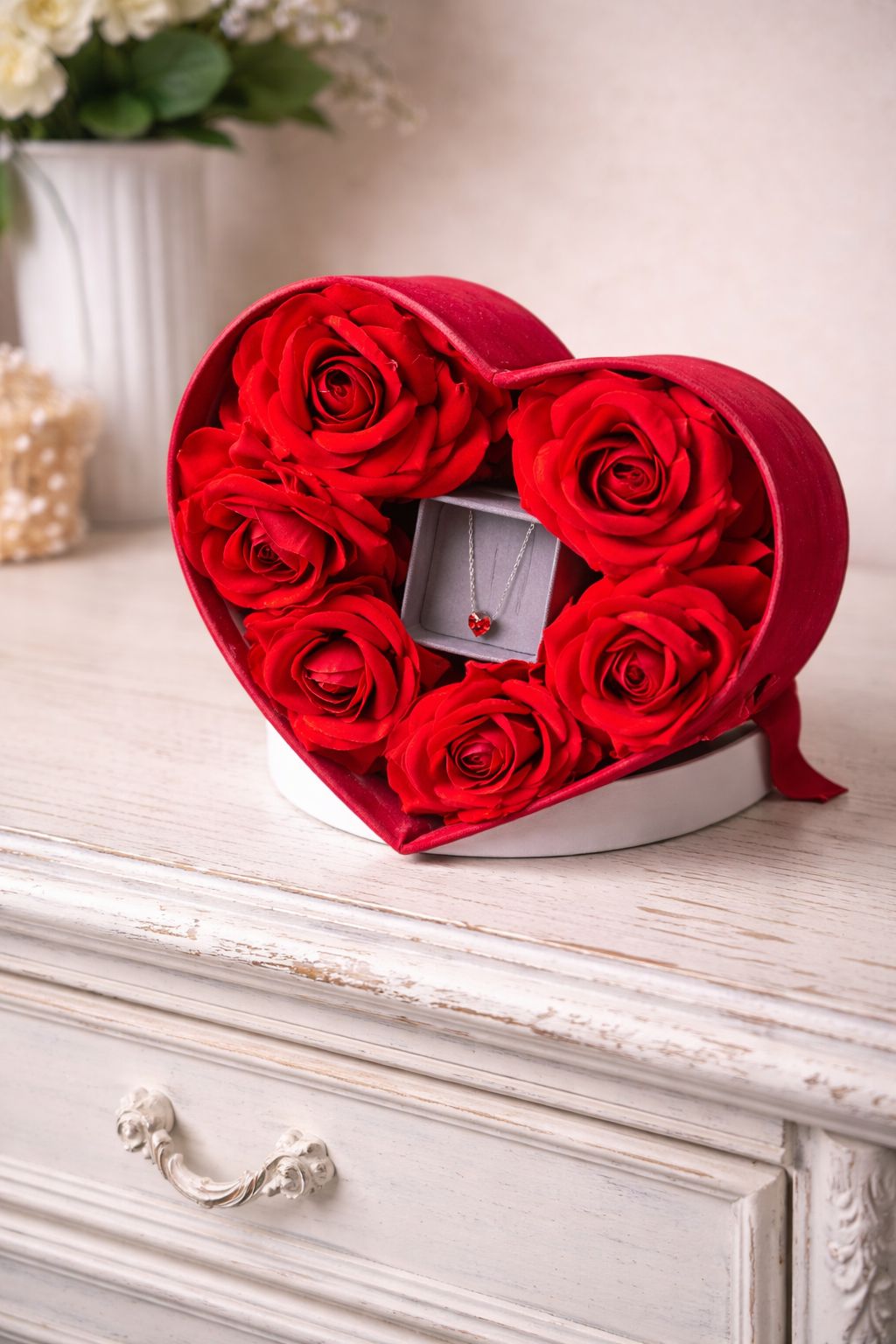 Scatola con rose e collana S’agapõ