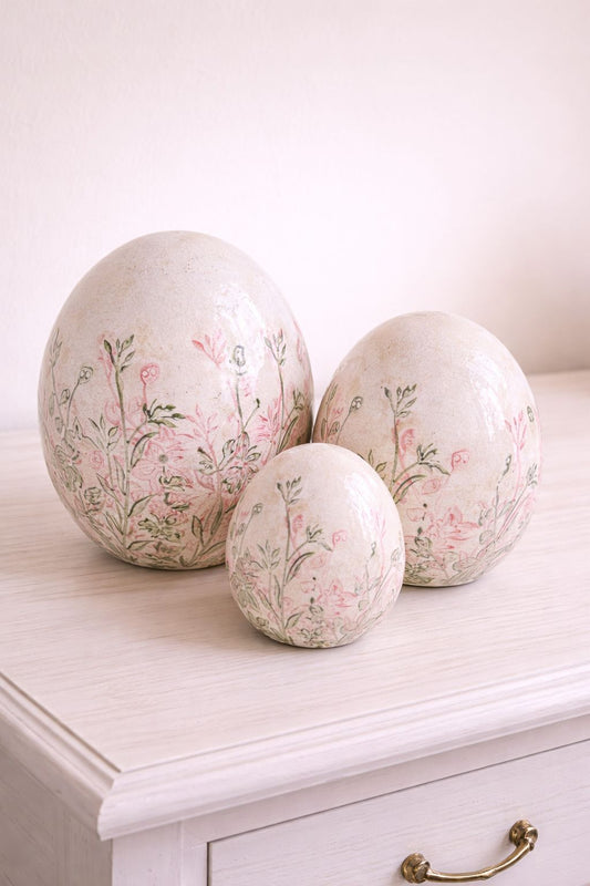 Uovo di Pasqua bianco decorato con fiori 18-15-13h| L'Arte di Nacchi