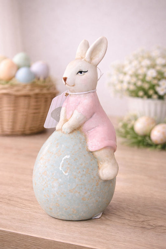 Coniglio con uovo celeste in ceramica | L'Arte di Nacchi