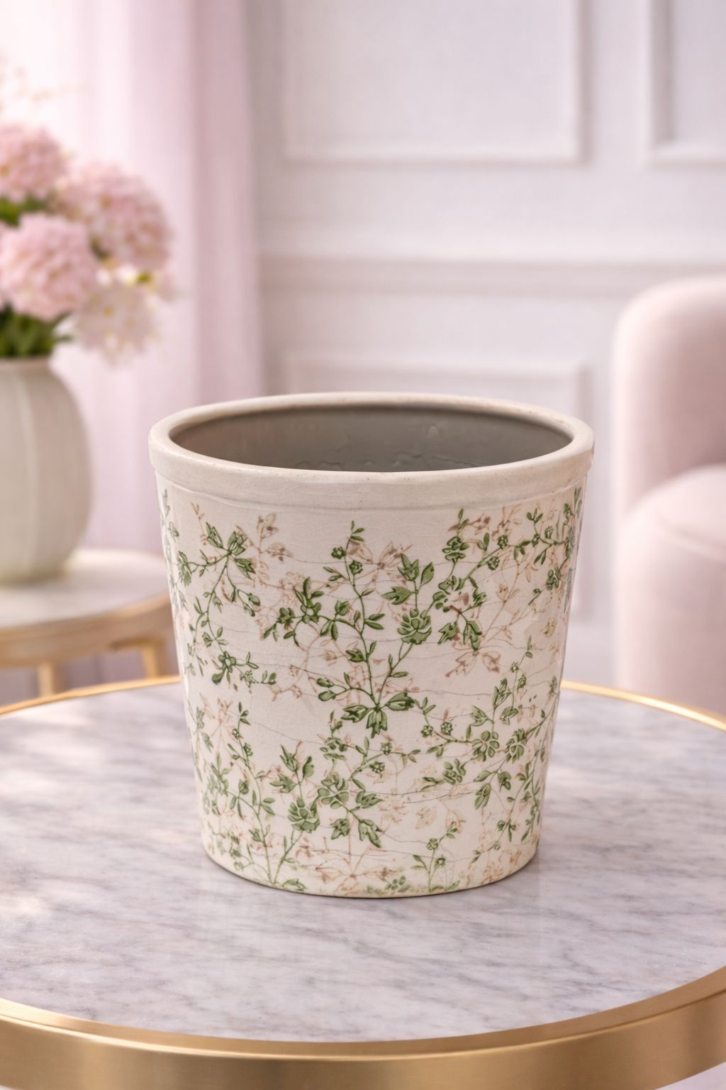 Decoro d'arredo bianco in ceramica fiorata| L'Arte di Nacchi