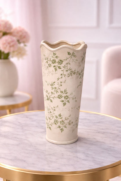 Decoro d'arredo bianco in ceramica fiorata| L'Arte di Nacchi