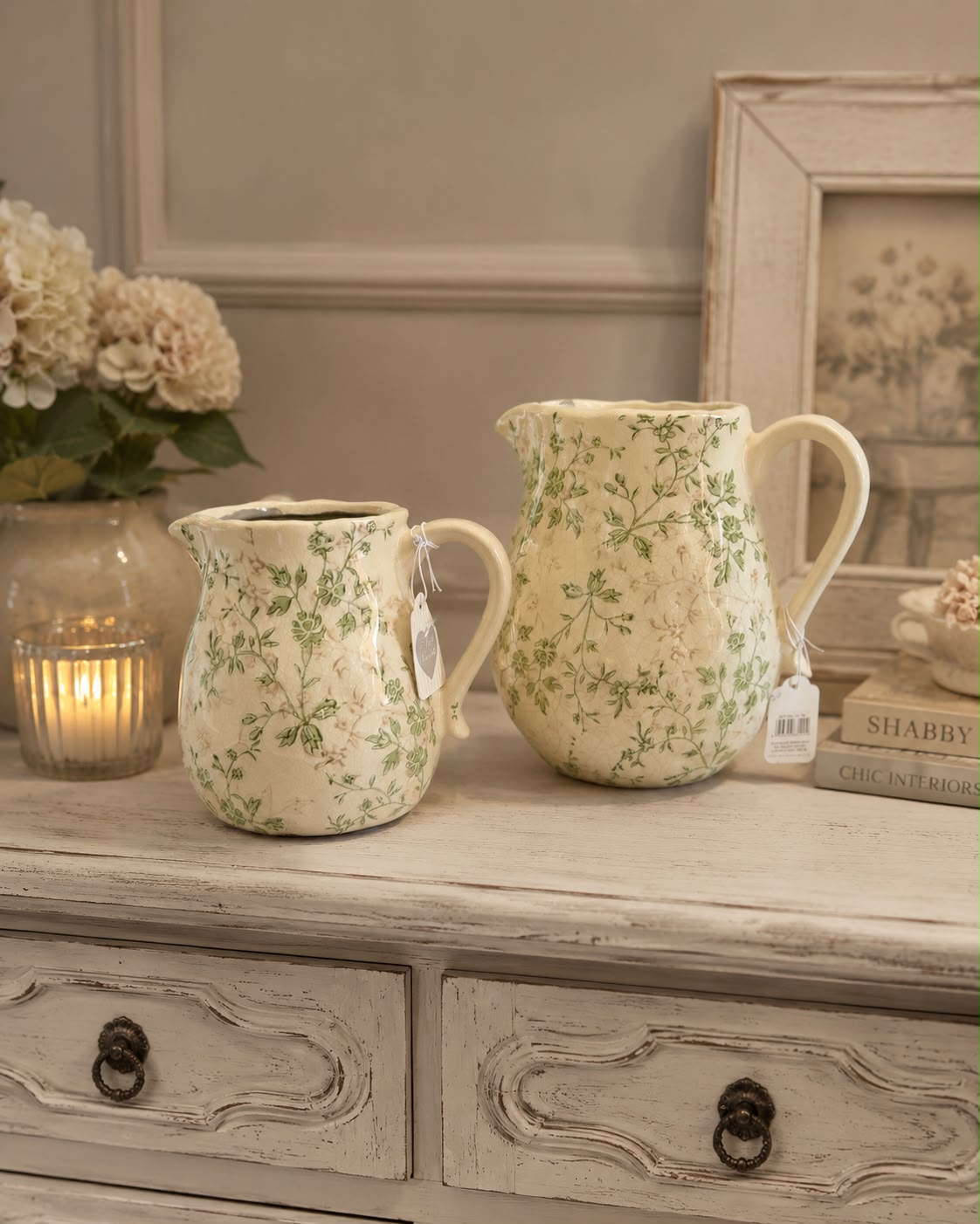 Decoro d'arredo bianco in ceramica fiorata| L'Arte di Nacchi