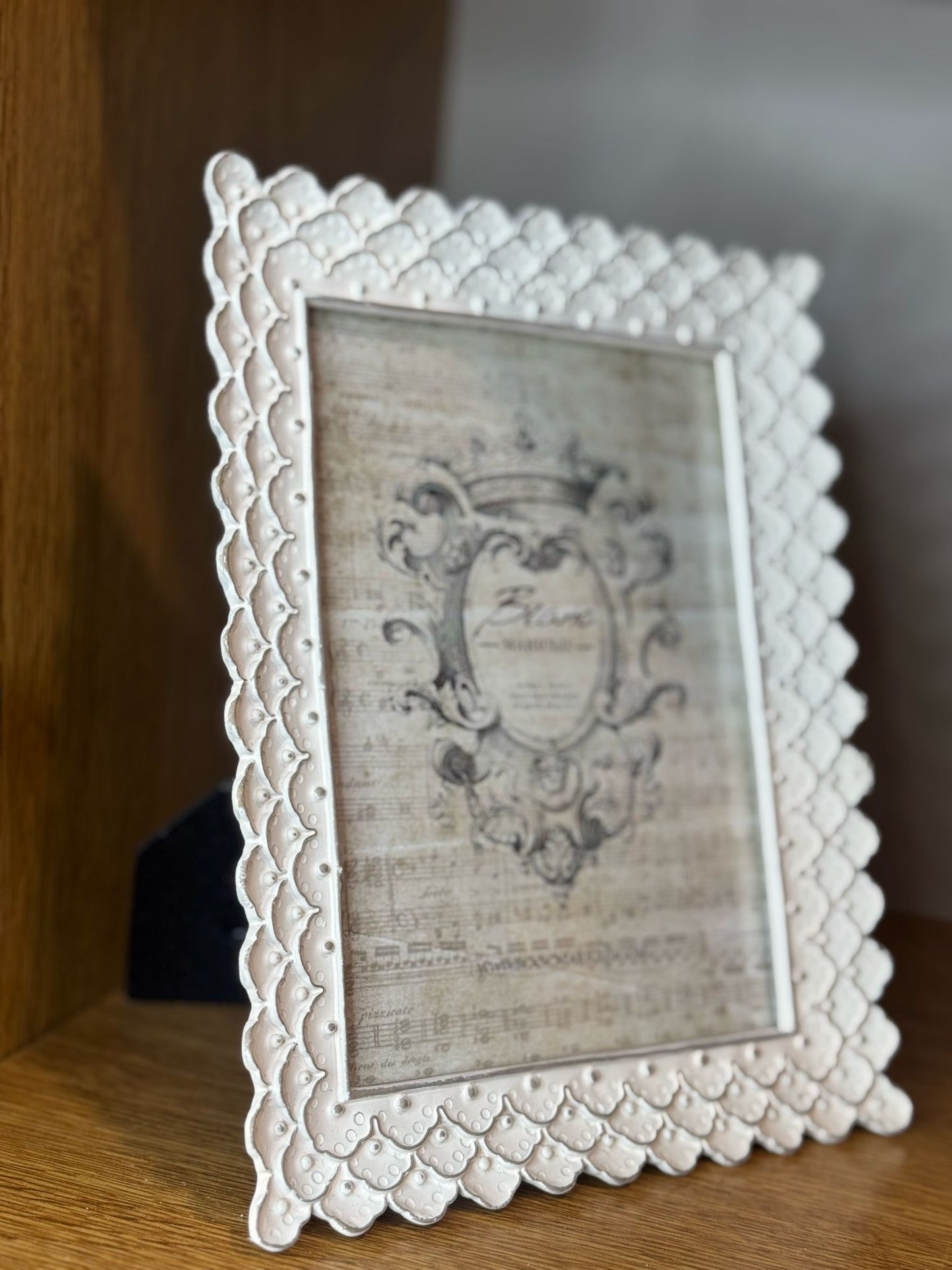 Cornice decorata