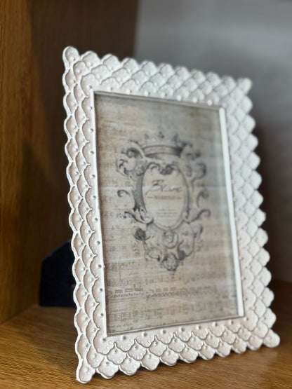 Cornice decorata