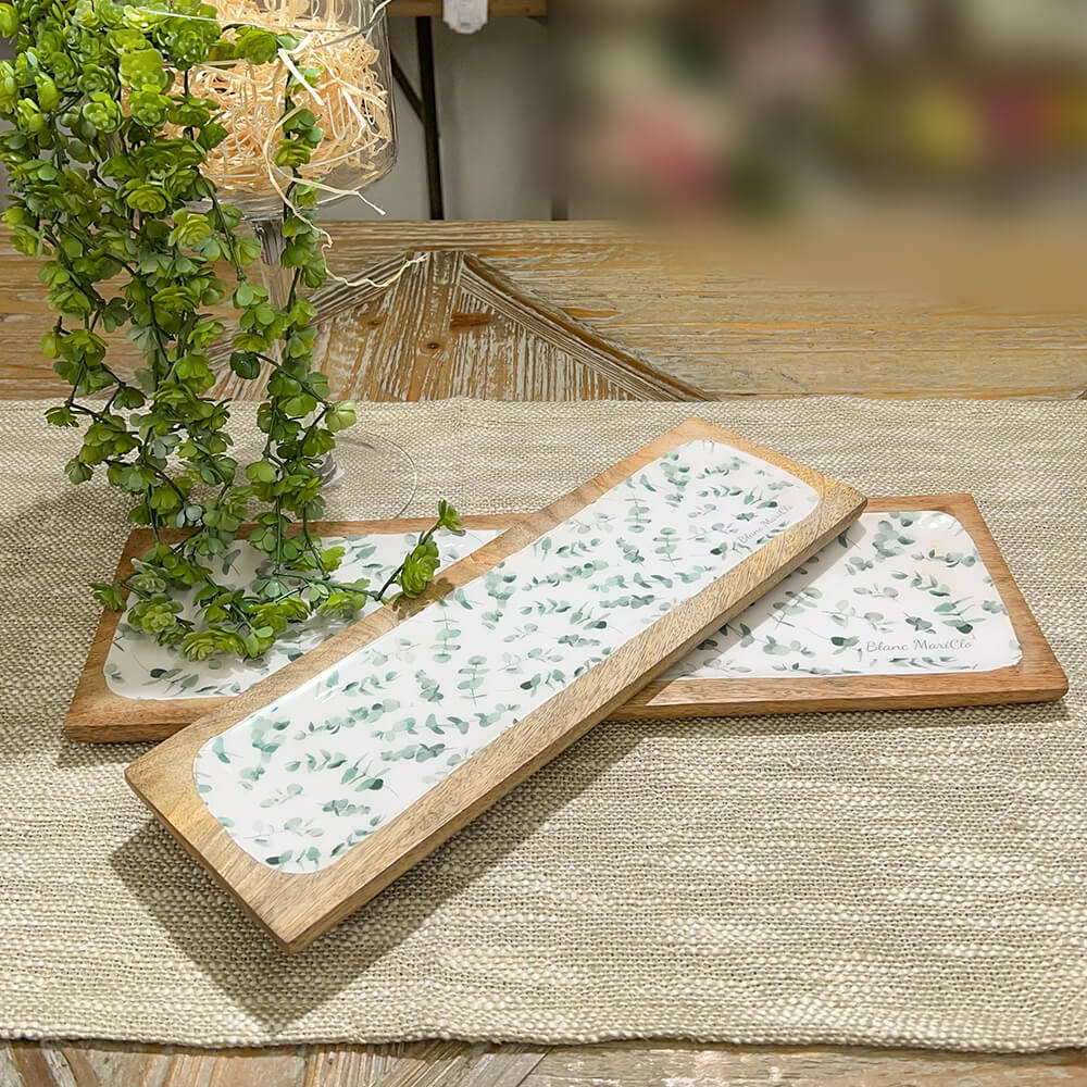 Vassoio rettangolare in legno con fondo bianco